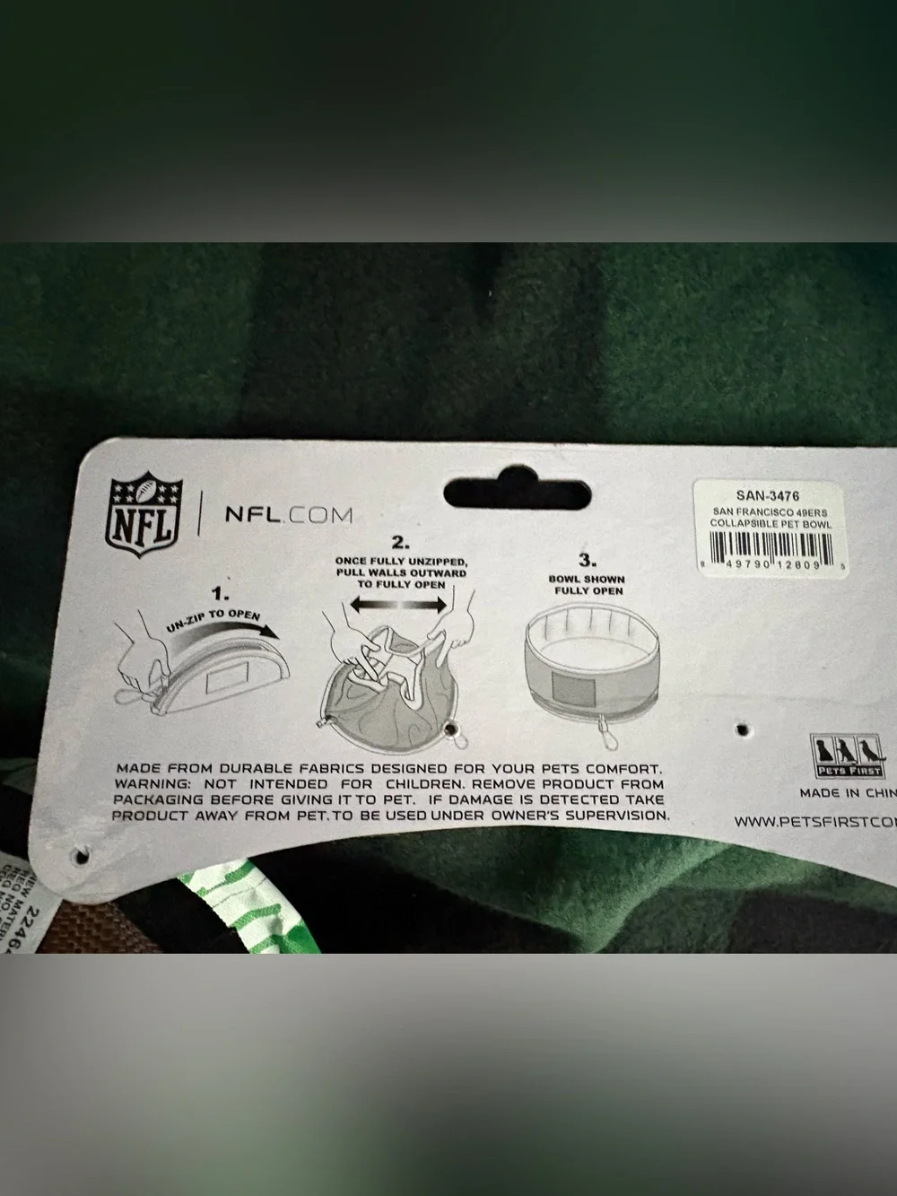 NFL Green and White Field-Print San Francisco 49er’s Collapsible Pet Bowl